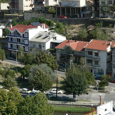 Hotel Leder Kočani Exteriér fotografie